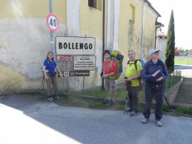 Arrivo a Bollengo, da sx: Liliana, Michiel, Benedetto, Aldo (31042 bytes)